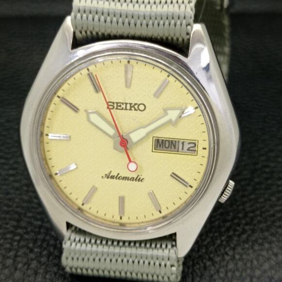 Vintage 1984 Seiko Automatic Mens Silver Watch W/daydate & Green accents - Picture 3 of 8